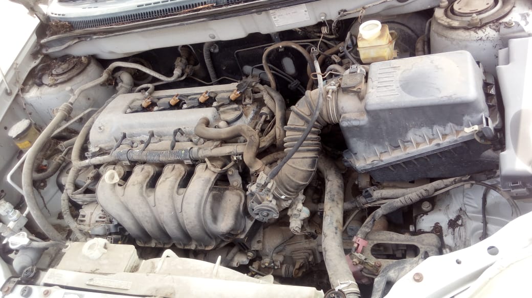  Toyota COROLLA 2004    EN DESARME